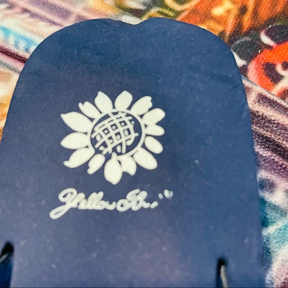 🌼 Cute Yellow Box Blue Rhinestone Flip Flops! - Picture 2 of 12